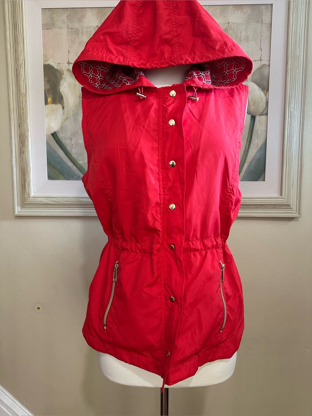 NWT Casual Identity Vest Women’s M Red Hooded Snap Front Drawstring Waist